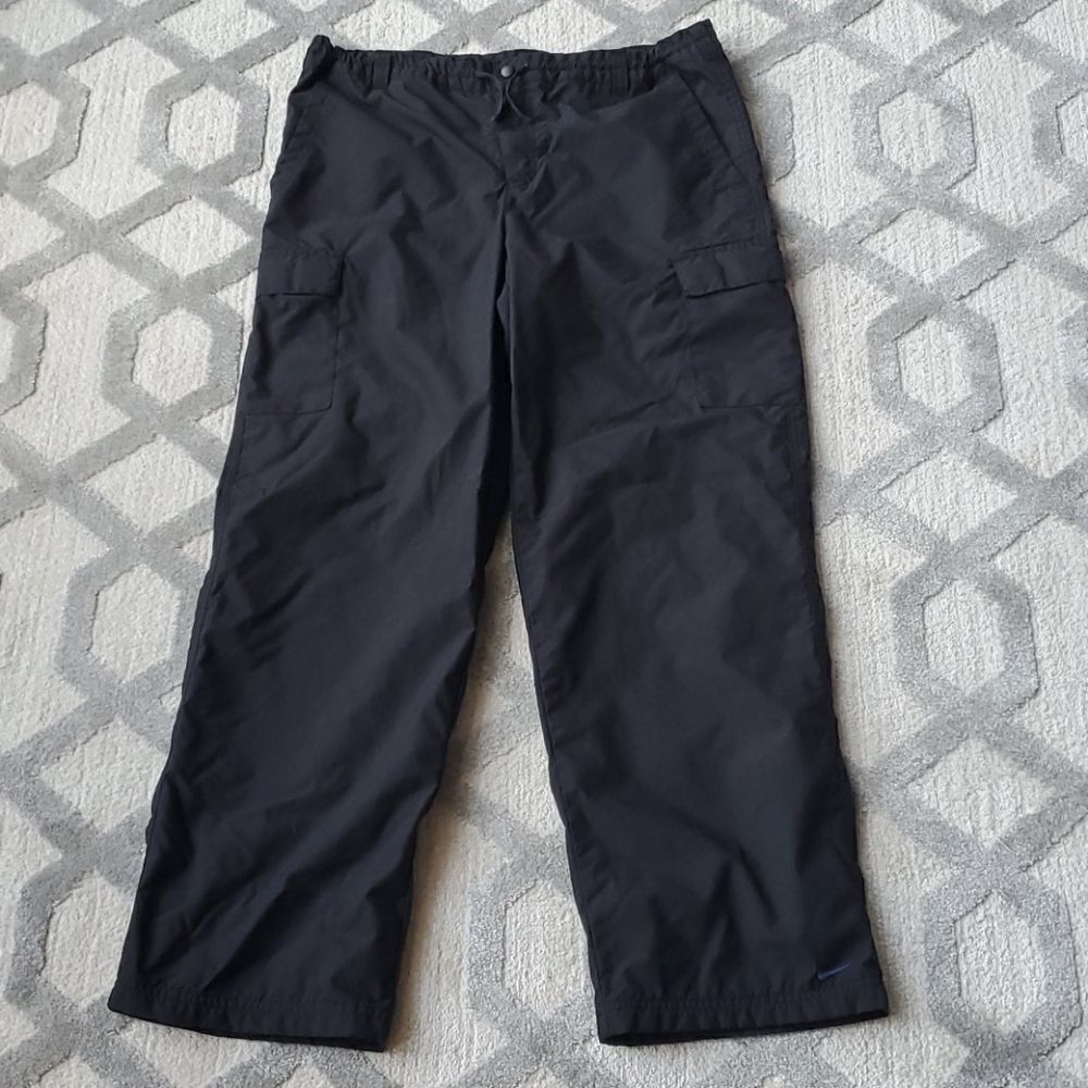 Nike Striaght Leg Cargo Pants in Black